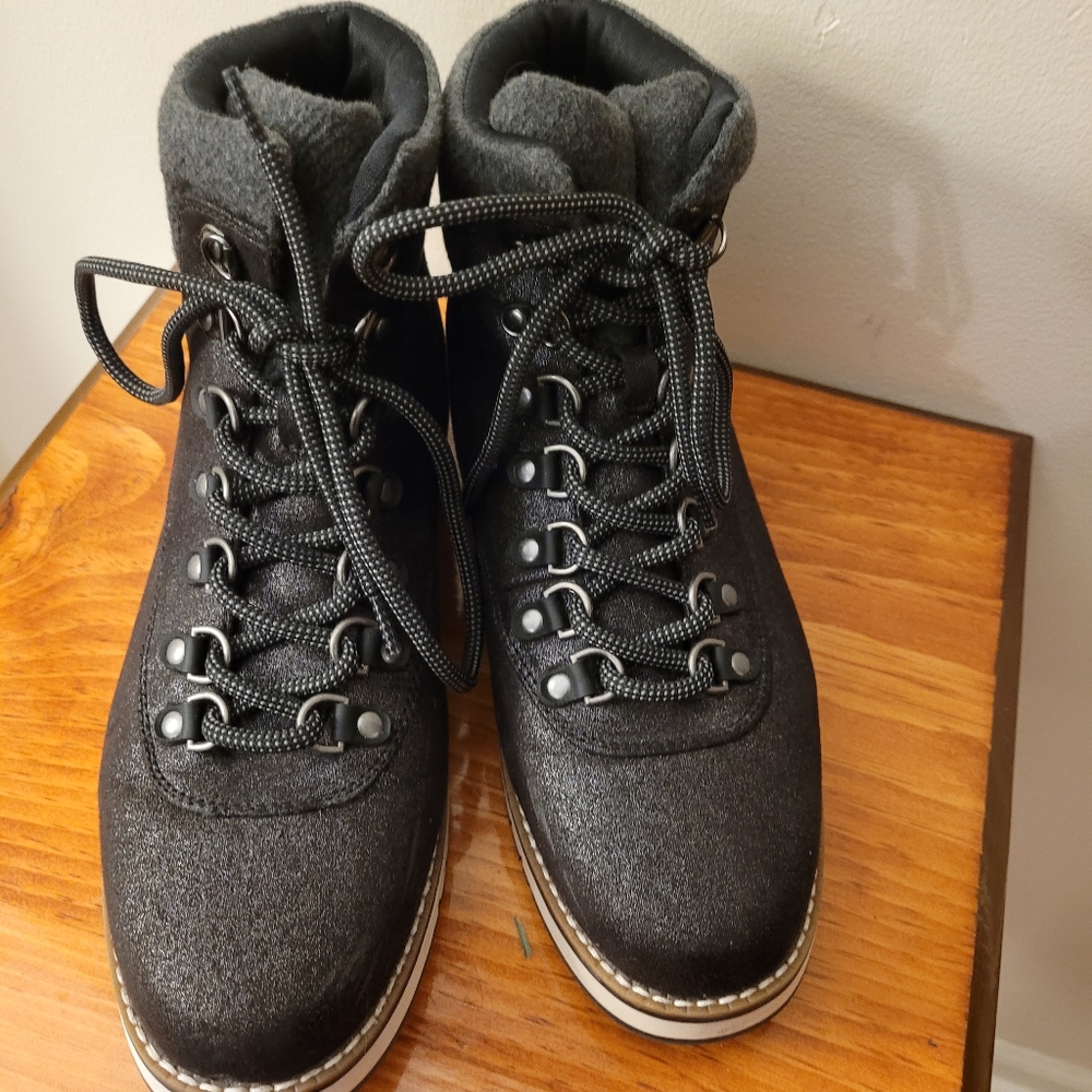 Womens size 9 Fashion Boots. Black with silver fleck .